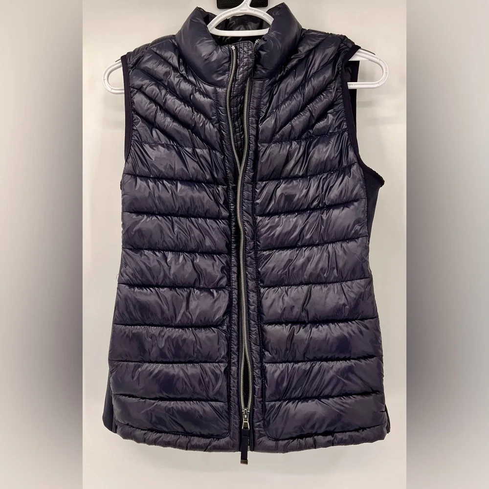 NWOT GAP Womens Small Puffer Vest Metallic Blue Full Zip Pockets Stretch Panels - Picture 1 of 8